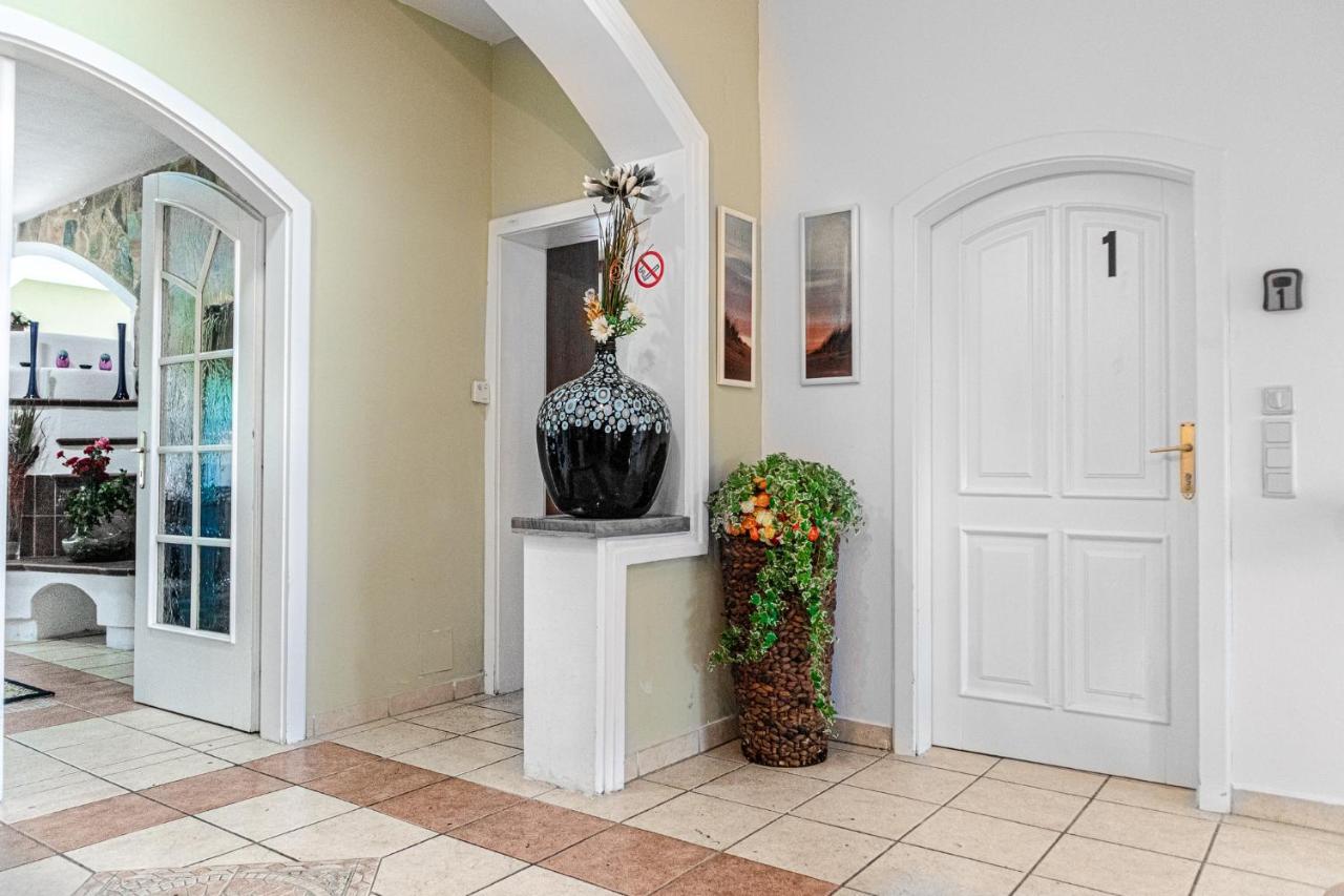 Exquisite Shared Villa - Your Private Room In This Beautiful Home ウィーン エクステリア 写真